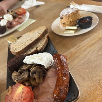 Hollywood Cafe - Mini breakfast, fruit scone with butter and jam - Cafes Near Me Hollywood Cafe - Mini breakfast, fruit scone with butter and jam - Cafes Near Me