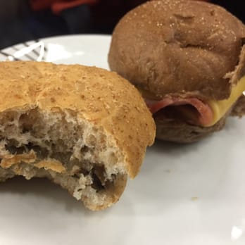 Sala Vip Smiles T2 - Mini sandwiches: shiitake and cheese with meat - Lounges Near Me - Rio de Janeiro, RJ Sala Vip Smiles T2 - Mini sandwiches: shiitake and cheese with meat - Lounges Near Me - Rio de Janeiro, RJ