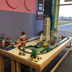 Bricks & Minifigs - Cool train set up