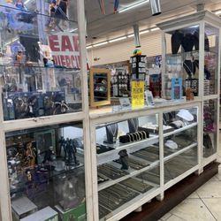 Pelican Island - Fake merchandise, dirty disorganized store