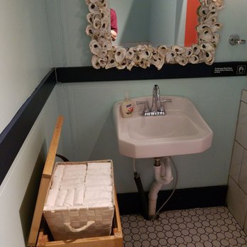 Saltine - Nice restroom, including cloth towel thingies - Southern Near Me - Jackson, Mississippi