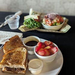 Crave Restaurant - Lunch time