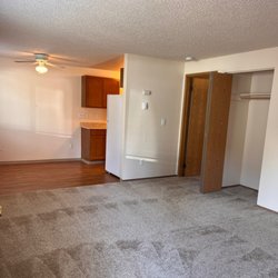 Evergreen Crest Apartments - Living room