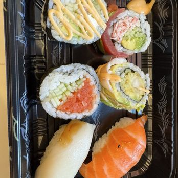Umi Sushi - Six pieces of à la carte sushi for less than $10! - Sushi Bars Near Me - Chicago, Illinois