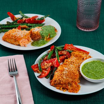 Meez Meals - Arugula Pesto Salmon with Parmesan Vegetables - Food Delivery Services Near Me Meez Meals - Arugula Pesto Salmon with Parmesan Vegetables - Food Delivery Services Near Me