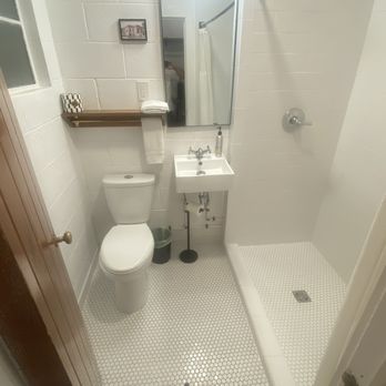 Triangle Motel - My bathroom - Hotels Near Me - Red Bluff, California Triangle Motel - My bathroom - Hotels Near Me - Red Bluff, California