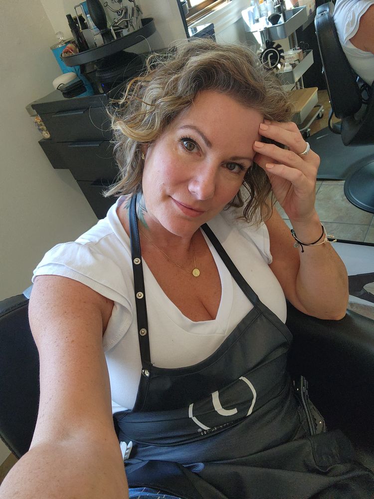 Keri Winters Stylist Logo