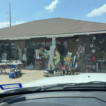The Gritty Pearl - Antiques Near Me - Dayton, Texas The Gritty Pearl - Antiques Near Me - Dayton, Texas