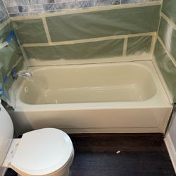 Absolute Tub & Tile Restoration - Beautiful Job!
