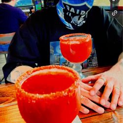 Henry's Bar & Grill - Michelada Modelo Negra
