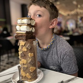 Sugar Factory Foxwoods - S'mores Milkshake - American Near Me - Mashantucket, Connecticut