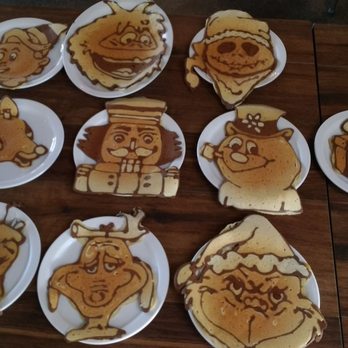 Slappy Cakes - Decorative pancakes at the front - Breakfast & Brunch Near Me - Lahaina, Hawaii