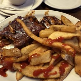 Ribs and chicken combo dish Ribs and chicken combo dish