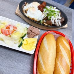 Van Bánh Mì and Phở - Bo Ne (Beef Steak Cubes) with 2 complimentary breads