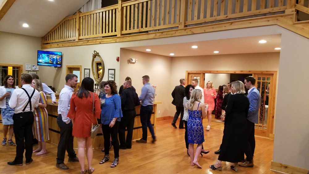 THE CHATEAU AT WHITE OAK Updated September 2024 15065 NE White Oak Dr, Cambridge, Iowa