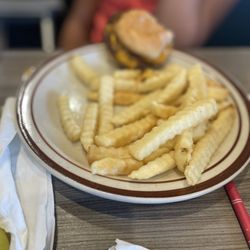 Old River Grill - Riverlakes Plaza - Kids cheeseburger w/fries