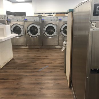 Beachside Del Mar Laundromat - Laundromat Near Me - Del Mar, California