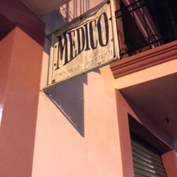 Dr. Angel Cruz López - Letrero a la entrada del consultorio del Doctor