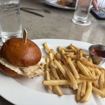 Margaritaville - Key West - Fish sandwich and FRENCH FRIES - American Near Me - Key West, Florida