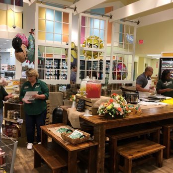 Lowes Foods - people shopping in a store - Grocery Near Me - Lexington, South Carolina Lowes Foods - people shopping in a store - Grocery Near Me - Lexington, South Carolina