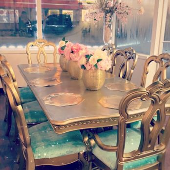 Kdulche Cafe - Cuter front table - Coffee & Tea Near Me - Lansing, Illinois