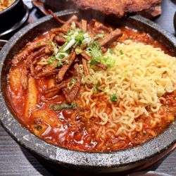 Dawa Kitchen - Dduk bok ki with ramen