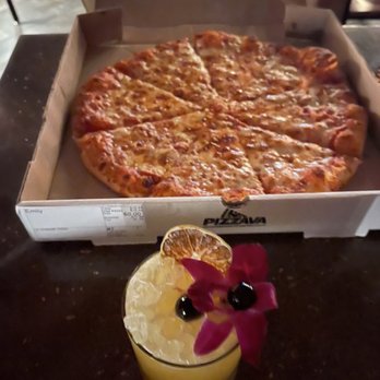 Pizzava - A Pizzava.... hot cheesey pizza and a Saturn at Rum Sugar Lime. This pizza was not only good...it was great! Ranch dressing amazing! - Pizza Near Me - Reno, Nevada