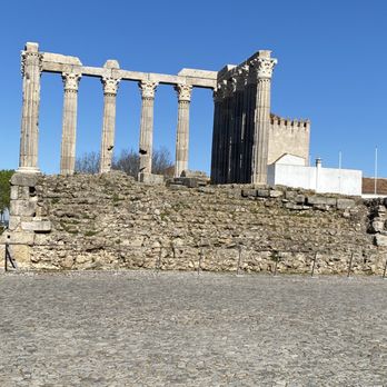 Templo Romano - The ruin of Roman temple - Religious Organizations Near Me - Évora, 07