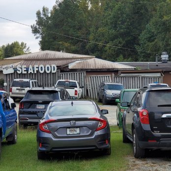 The Country Kitchen - Parking area - Seafood Near Me - Barnesville, Georgia