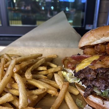Buffalo Wild Wings - Cheese Curd Bacon Burger - American Near Me - Honolulu, Hawaii
