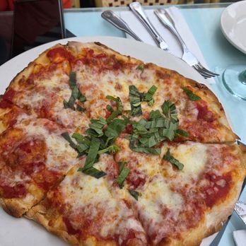 Casa Bella Restaurant - Margherita Pizza - Italian Near Me - New York, New York