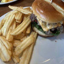 Classic Single Cheeseburger Classic Single Cheeseburger