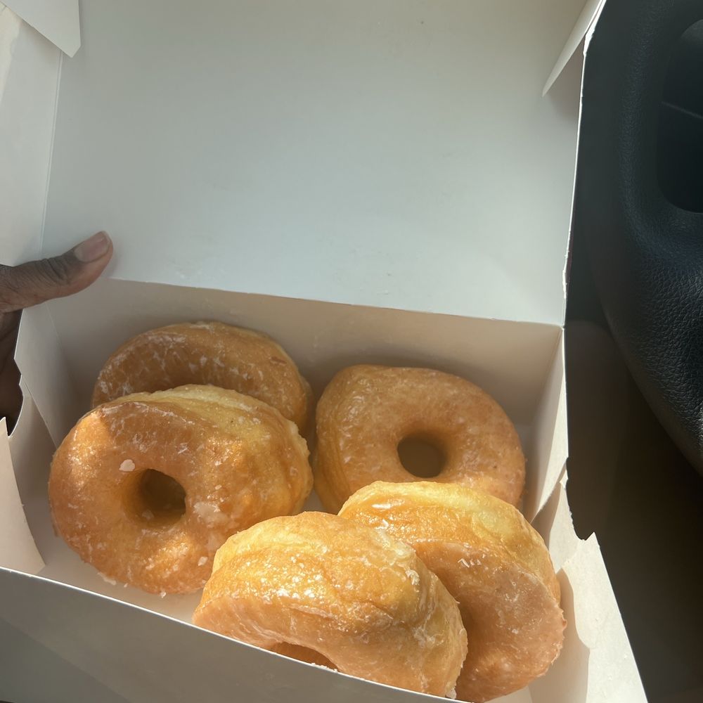 There were 6 donuts... but they didn't last long! Yum! There were 6 donuts... but they didn't last long! Yum!