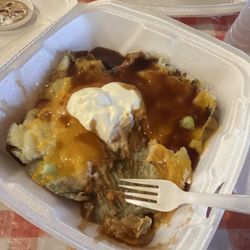 Duke's Bar-B-Que - Baked potatoe, vegetarian.