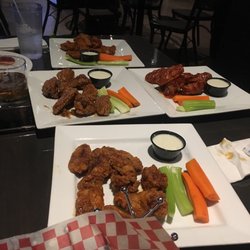 The End Zone Bar & Grill - Yummy!!! Night out with friends...