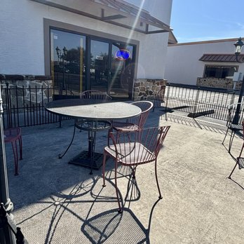 New York Pizza Pub - Patio - Pizza Near Me - New Braunfels, Texas