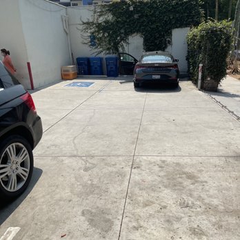 Echo Park Veterinary Hospital - No shade provided for animals when the temperature is rising into the 90's. - Veterinarians Near Me - Echo Park, California Echo Park Veterinary Hospital - No shade provided for animals when the temperature is rising into the 90's. - Veterinarians Near Me - Echo Park, California
