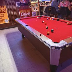 Tip Top Lounge - Pool table