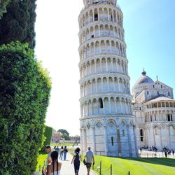 AP Tours - Leading Tower of Pisa
