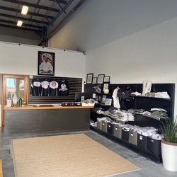 Gracie Jiu-Jitsu Mukilteo - Entrance area is minimal and inviting.
