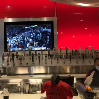 Gordon Ramsay Burger Las Vegas - Nice Draft Beer Selection - Burgers Near Me - Las Vegas, Nevada