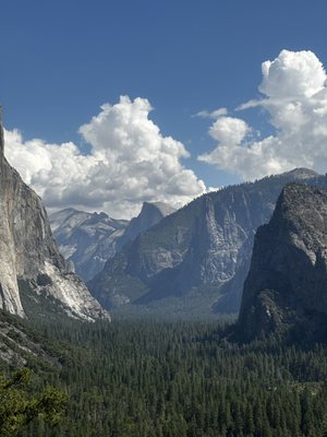 Tunnel View by null