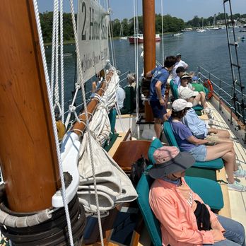 Schooner Eleanor - Motoring down the Kennebunk River - Boating Near Me - Kennebunkport, Maine Schooner Eleanor - Motoring down the Kennebunk River - Boating Near Me - Kennebunkport, Maine