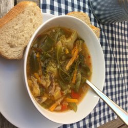 MeinGenussReich - Gemüsesuppe mit frischem Baguette