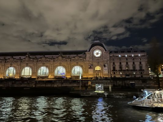 Bateaux Parisiens by null