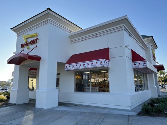 In-N-Out Burger by null