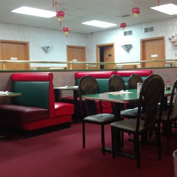 New Main Moon - Inside of the restaurant - Chinese Near Me - Sharon, Pennsylvania New Main Moon - Inside of the restaurant - Chinese Near Me - Sharon, Pennsylvania