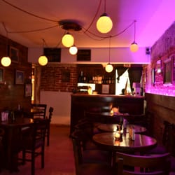 El único lugar en la Condesa sin nombre. - Una iluminación y ambiente sutil.