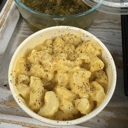 Mac N Cheese (pepper added by me)