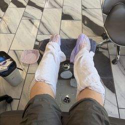 The Corner Nails - Signature Pedi 100%